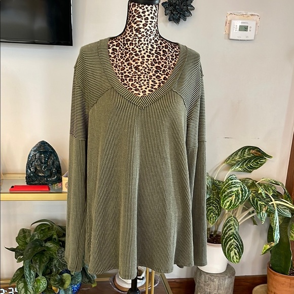 Urban Ribbed Long-Sleeved Green Top-3XL-New in Original Packaging - Picture 1 of 5